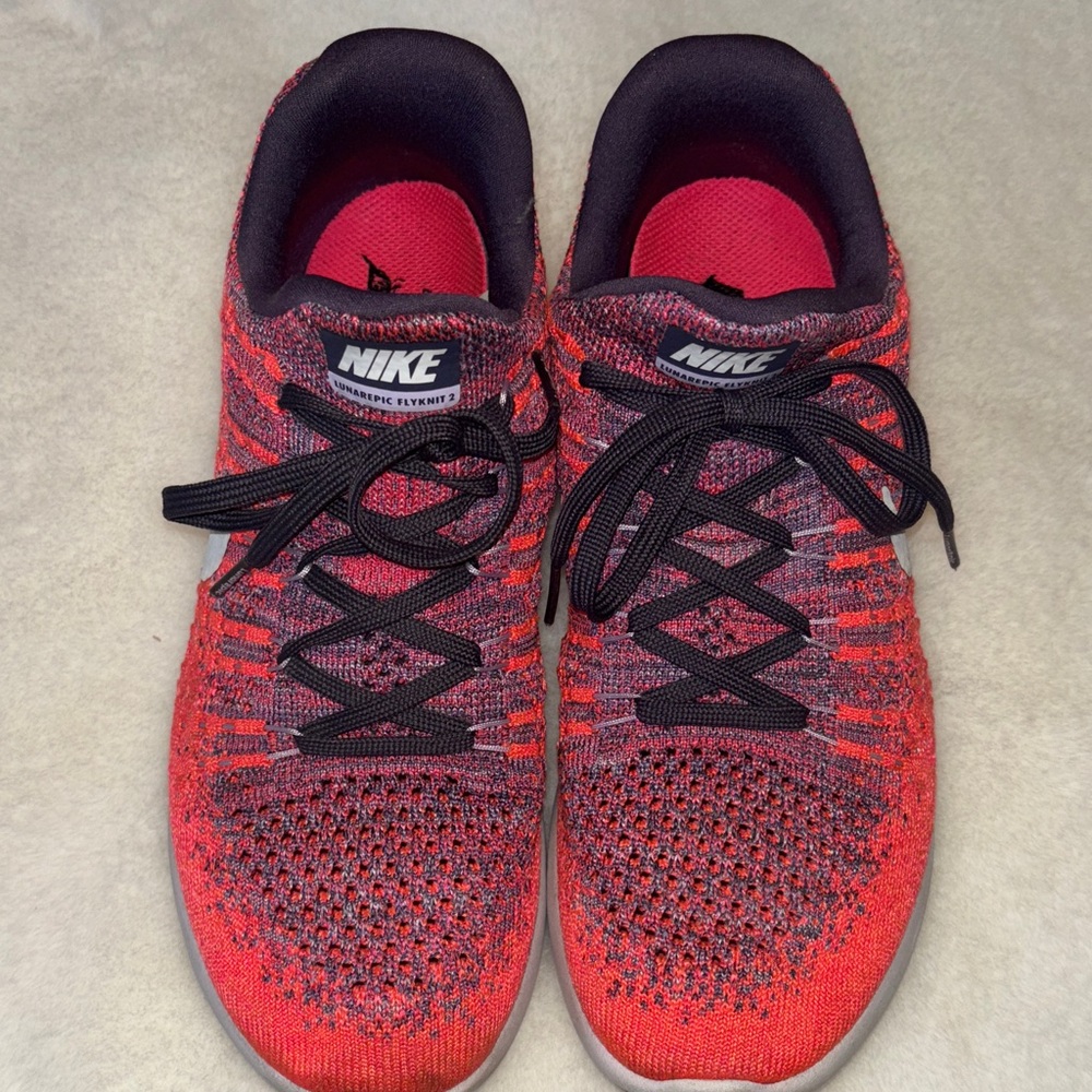 Nike Knit Run Easy slip on sneakers.